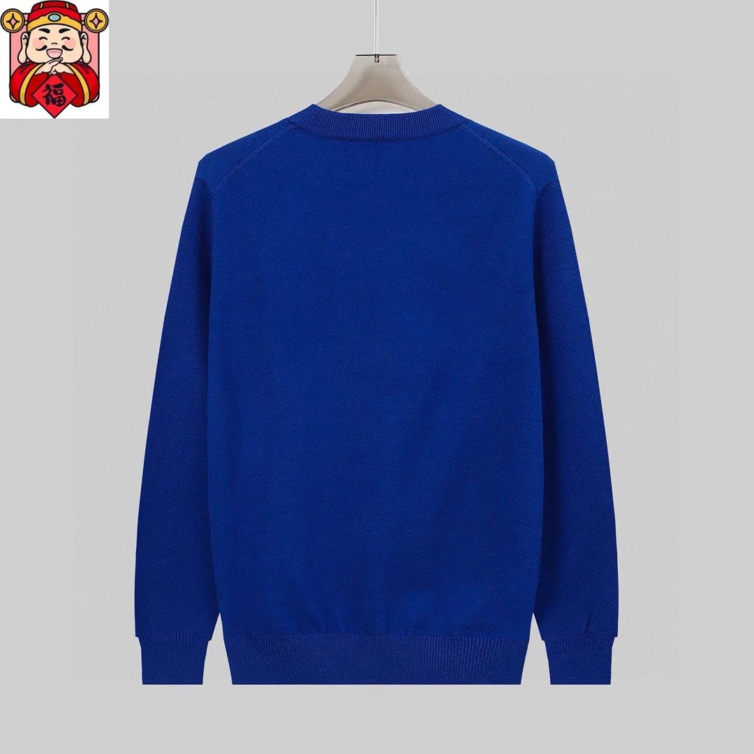🅿️240 【LV Louis Vuitton】Autumn and winter classic round neck pullover sweater, in full condition! ! ! Wool blended fabric, the latest model in 2025, golden ratio! ! Slim-fitting soft gold, versatile and practical item, the combination and practicality are extremely powerful, simple and elegant, and classy! To create your own style, it is highly recommended to buy it in two colors. The standard slim fit tailoring process is suitable for both young and old men. It is knitted from wool and will not cause any discomfort! While keeping warm, it is stylish, textured and wearable, and the classic logo with contrasting colors on the chest feels in place! ! Recommended for regular customers! ! Size M-3XL (maximum wear: 190 pounds)